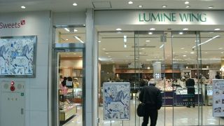 郵便局があります。お土産スイーツ調達に・・