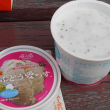 「海ぶどう」がアイスの中に・・・