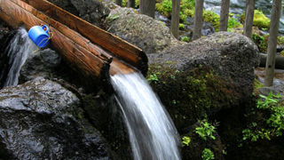 羊蹄山の麓にこんこんと湧く水