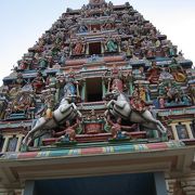 とても色鮮やかなインドの寺院。