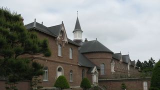 レンガ造りの建物