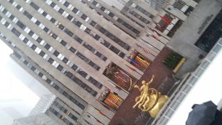 ロックフェラーセンターは雪模様