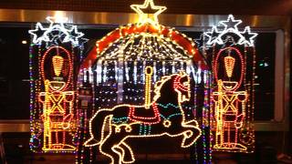 街が幻想的な光に包まれる