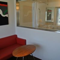 ガラスの向こうがバスルームです。