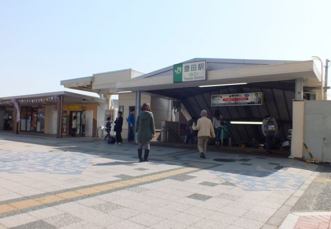 日野市で乗降客の多い駅のひとつ、終日始発列車がある。