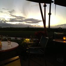 ラナイ島とサンセットを見ながらディナー