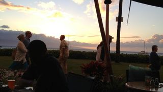 オープンエアで気持ちいいショッピングモールです