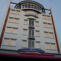 いきなり現われる大きなホテル