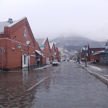 赤レンガ建築がずらっと並びます