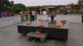 インドで最も尊敬するガンディーのお墓！