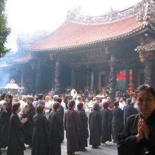 朝早い時間に。