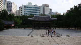 徳寿宮‘中和門’正殿・中和殿の正面にある門