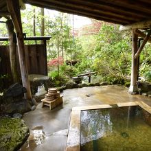 離れの温泉こちらは入る価値あり