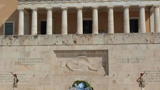 民族衣装の兵士がいます