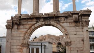 こじんまりとした門です