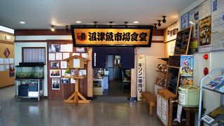 魚市場にある食堂です