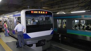 特急専用ホームがあります。駅前は一見立派ですが、割とさびれています。