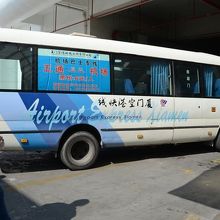 高崎国際空港⇔五通碼頭を往復するシャトルミニバス。片道６元。