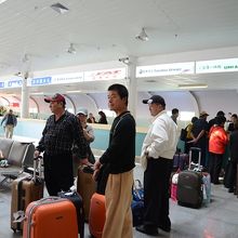 五通碼頭ターミナル内。金門島から台湾各地へのチケット窓口多数