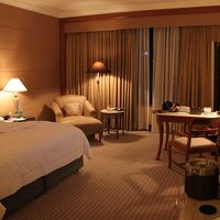 一般的なデラックスルームでも約45?の広々とした客室