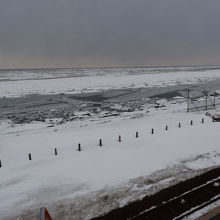 凍りついたオホーツク海。