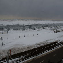 凍りついたオホーツク海。