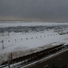 凍りついたオホーツク海。