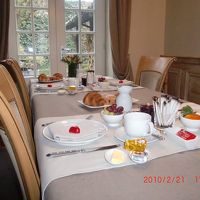 テーブルセッテイングが素敵な朝食