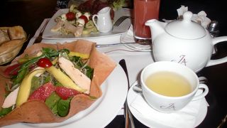 美術鑑賞のあとは是非ここでランチを