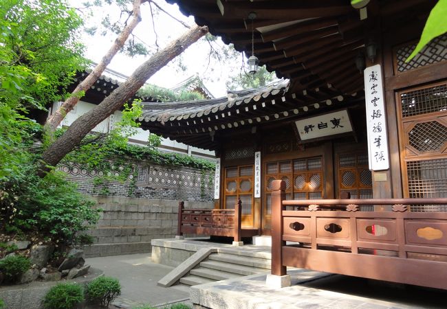 三清閣の中の建物の一つ‘東方の明るい日差しの家’