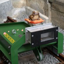 鎌倉駅の無事カエル