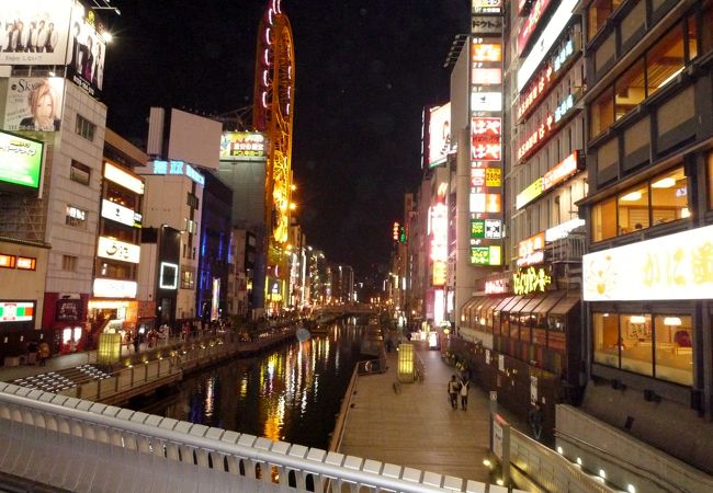 戎橋（ひっかけ橋）から観た道頓堀川