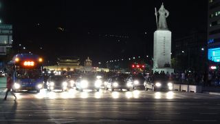 夜の光化門広場