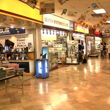 このようにどの階もIT系の店でいっぱい！