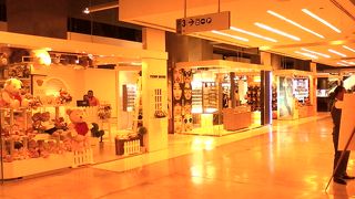 タイのセントラル社系の巨大ショッピングセンター