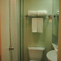 左側がシャワー