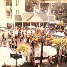 これだけ離れててもとても賑やか・・