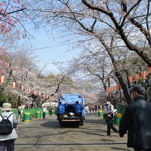 ごみ回収車は早朝に！