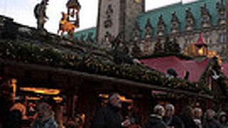 日曜日は市庁舎前広場で催し物が