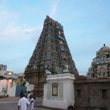 豪華な装飾が目をひく