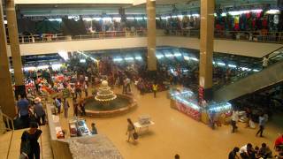 布や食器を買いました。