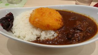 なかなか面白いものが出てきます　　特にカウンターでも食べられるコーナーがあるのは便利です