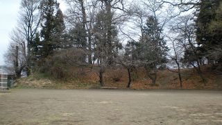 児童公園に隣接しているので全面を望むことができます