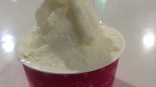 暑い空港内でアイスクリームがおいしい