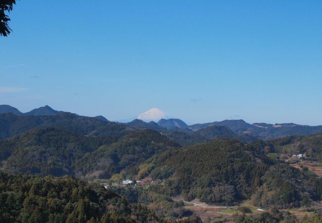 ここは山間の集落や富士山が見えました!!