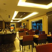 朝食会場、レストランとしても機能しています