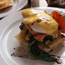 Esss Benedict with salmon