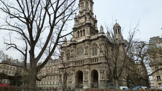 訪れる観光客は殆どいませんが、立派な教会です