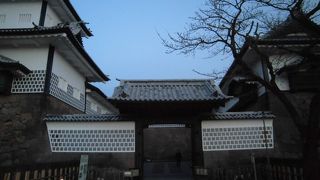 早朝の金沢城　石川門