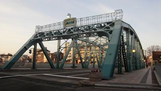 早朝の犀川大橋